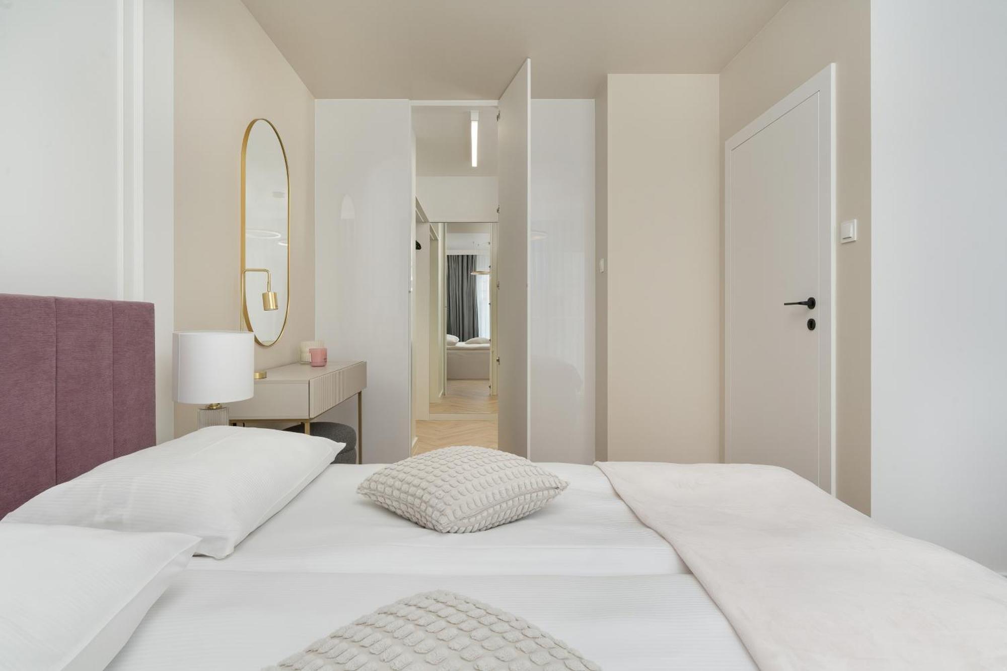 Elegancki Apartament Z Parkingiem Blisko Starego Miasta By Noclegi Renters Wrocław Kültér fotó